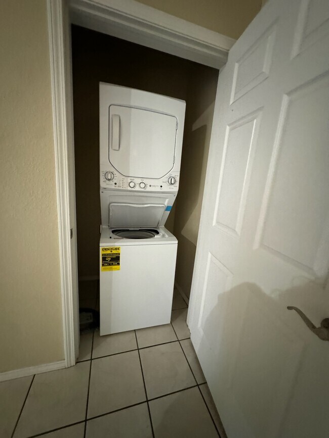 Photo - 1001 Pile St