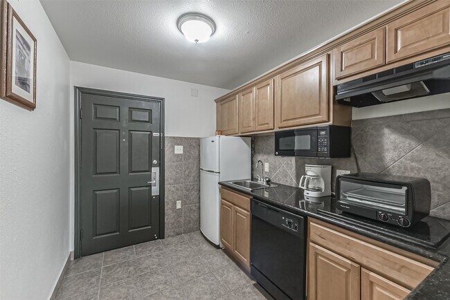 Photo - 1025 Swanson St Unit 212
