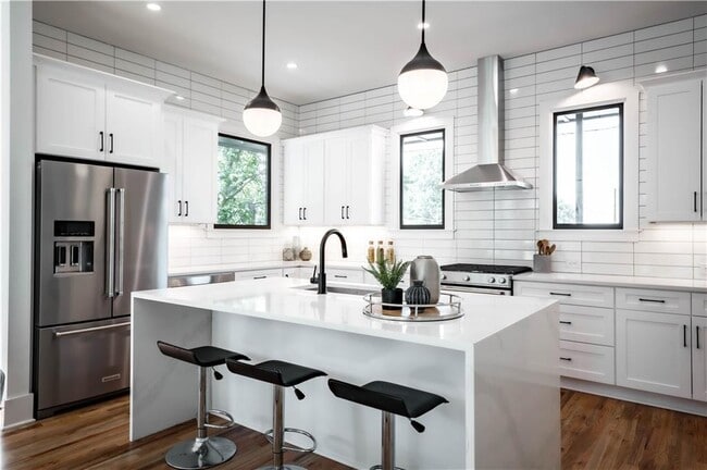 Photo - 160 Holtzclaw St SE