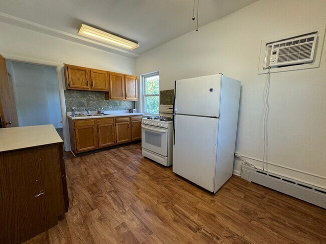 3s230 Warren Ave