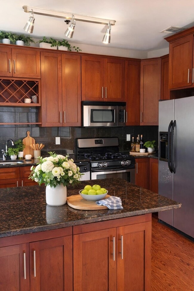 Photo - 136 41st St Unidad 203