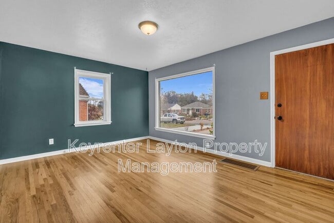 Photo - 1687 Rushton St