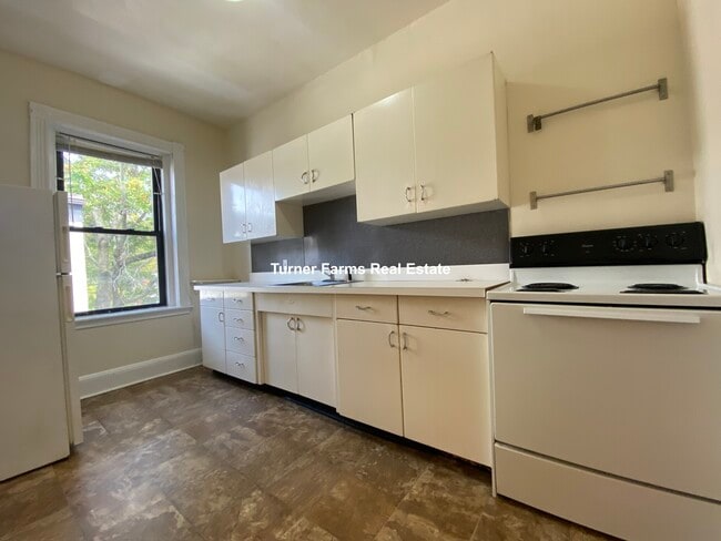 Building Photo - 395A Harvard St Unit 6 Rental