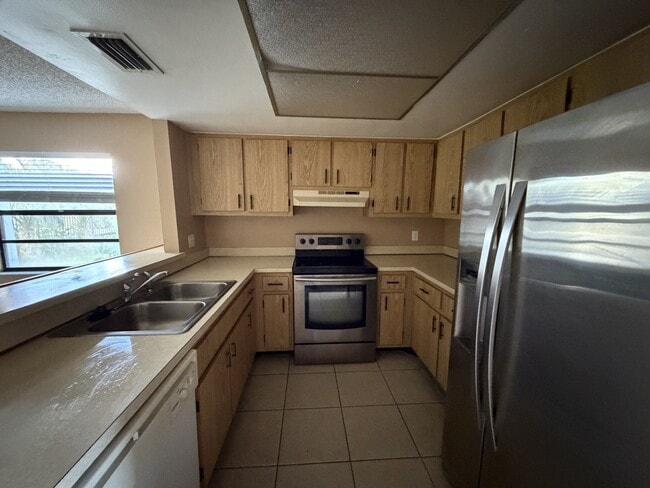 Photo - 1040 June Dr