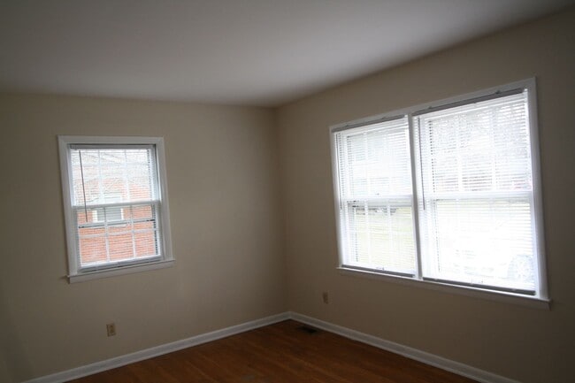 Photo - 402 Greenlawn Ct