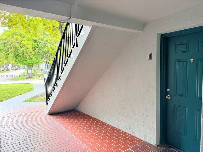 Building Photo - 7200 NW 179th St Unit 111