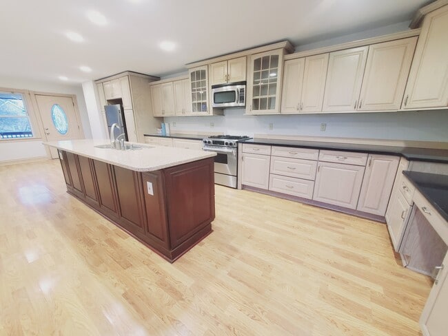 Photo - 23 Madison Pl Unit 1