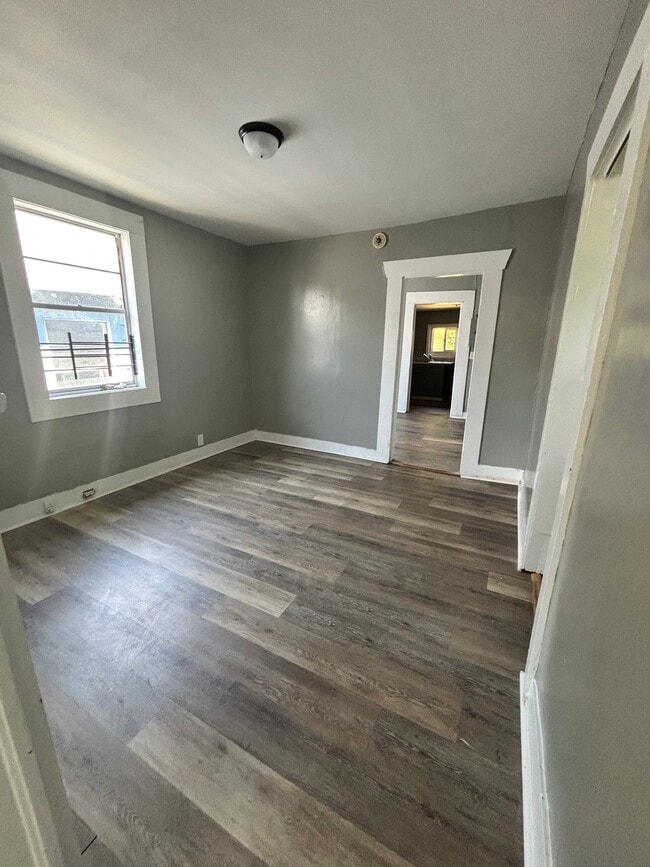 Photo - 1707 1st St S