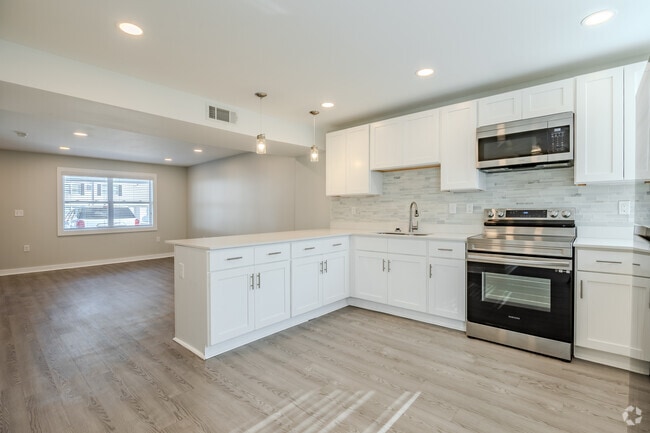 2BR, 1.5BA - 1100SF - Kitchen