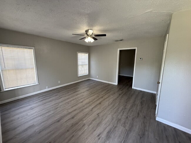 Photo - 2213 Lea Crest Dr