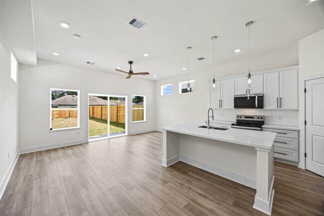 Photo - 443 Hahlo St