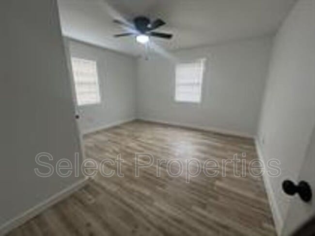 Photo - 1802 Henry St