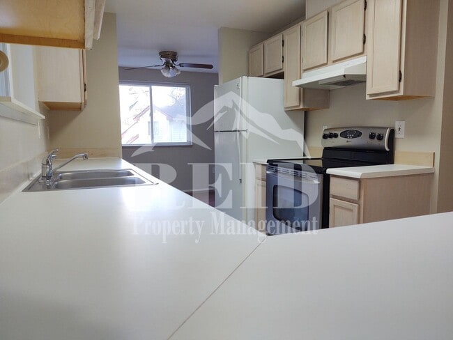 Photo - Silverdale's Ridgetop Townhome Near Island Lake