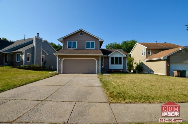 Building Photo - Wonderful West Des Moines Home