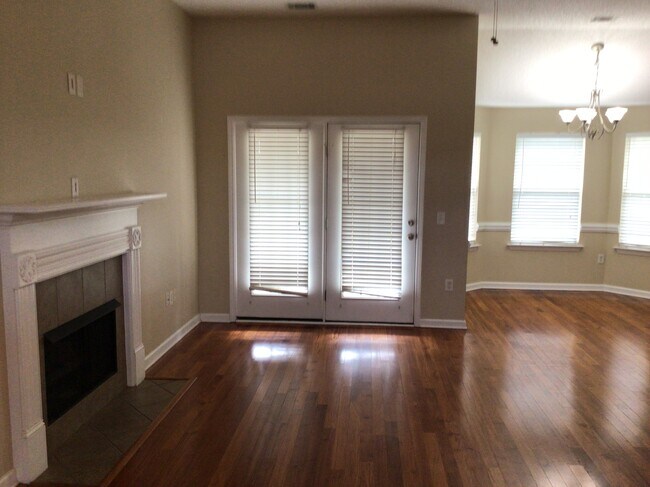 Photo - 64 Lancaster Way