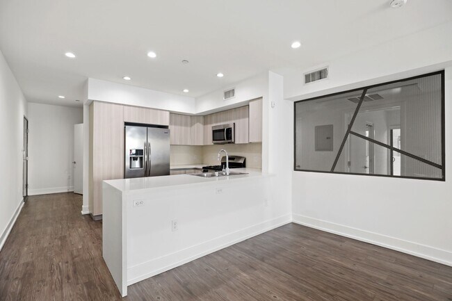 Photo - Hayworth Hyde by Wiseman