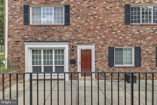 Building Photo - 1565-A N Van Dorn St Rental