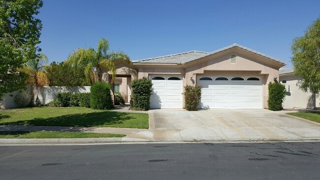 Beautiful 3 Bedroom home - Beautiful 3 Bedroom home