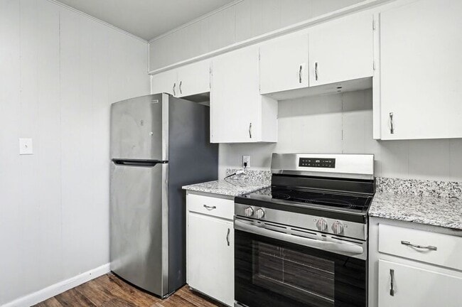 Photo - 704 W Oak St