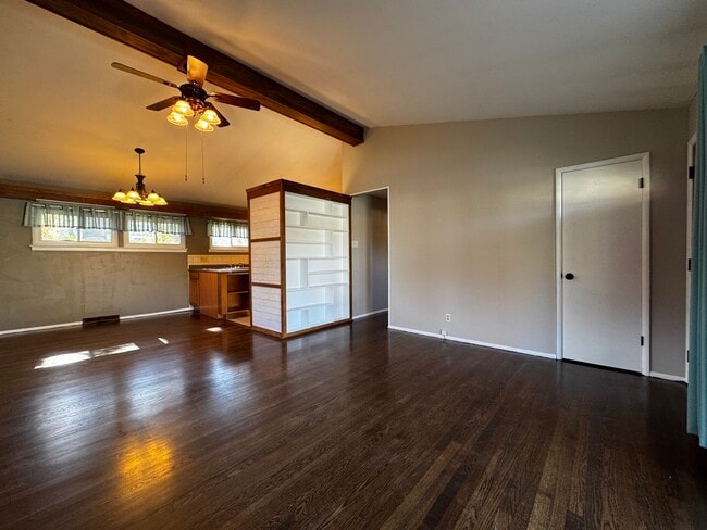 Photo - 556 Joshua Dr