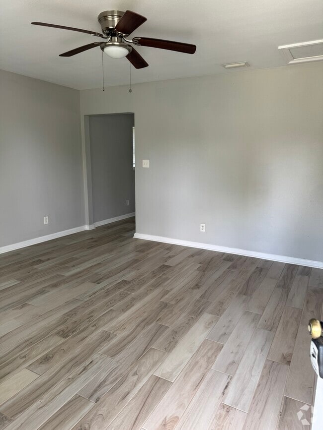 Building Photo - 5207 Lee Dr Unit 5207 Rental