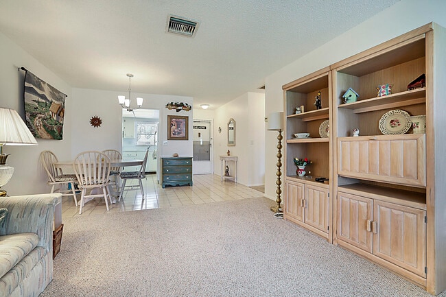 Photo - 2703 Dudley Dr W