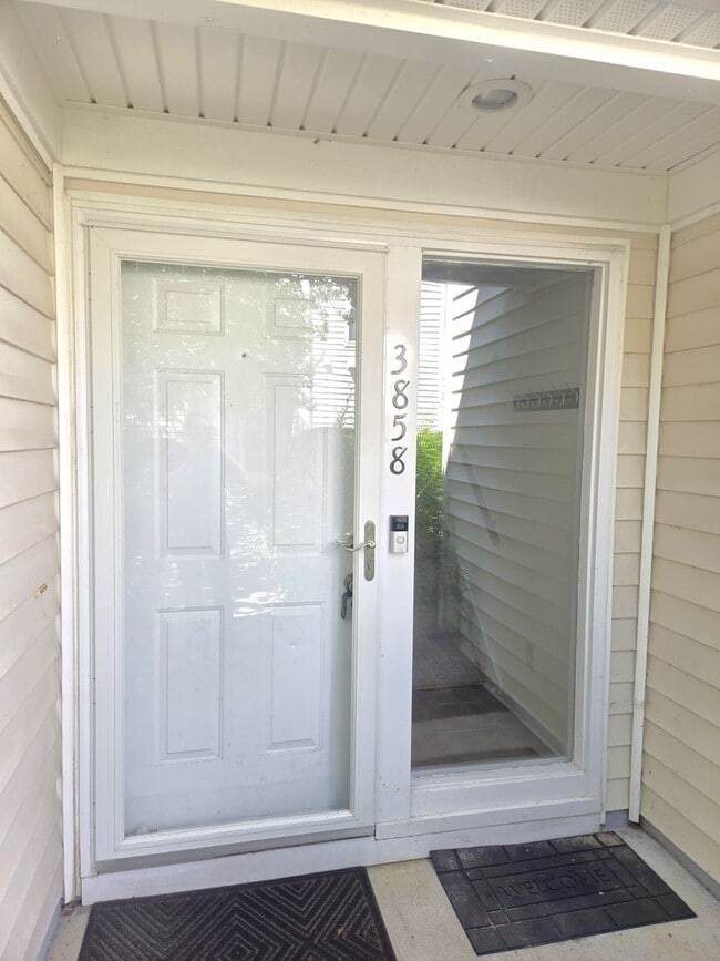 Photo - 3858 Staffordshire Ln