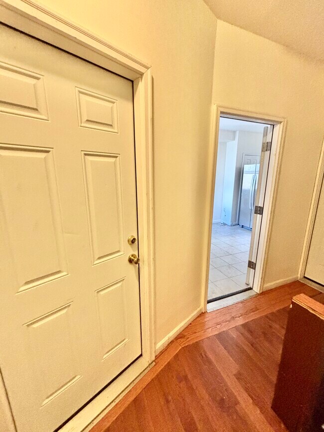 Photo - 1025 Mount Vernon St Unit 2