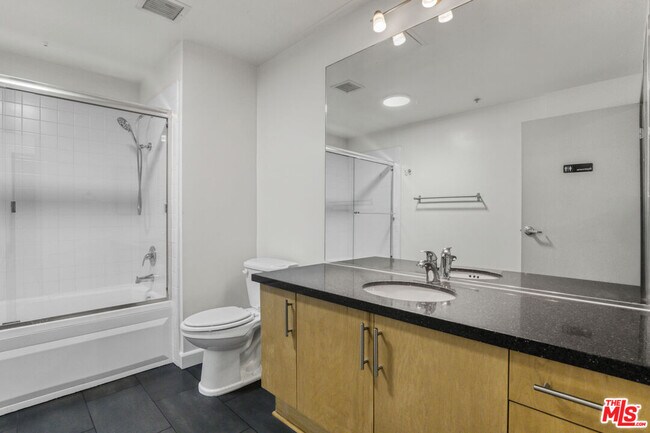 Photo - 330 W 11th St Unit 107