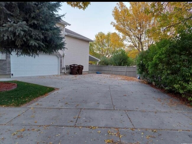 Building Photo - 7898 N Sparrowhawk Cir Rental