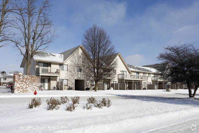 Lake Camelot Apartments