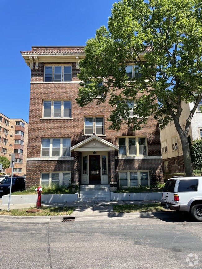 Building Photo - Knox and Lagoon Apartments