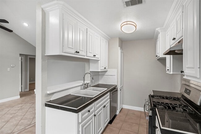 Photo - 13639 Tanvern Ln