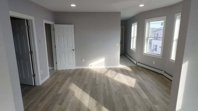 Photo - 33 Cole St Unidad 2nd Floor