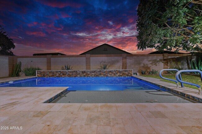 15869 W Mauna Loa Ln