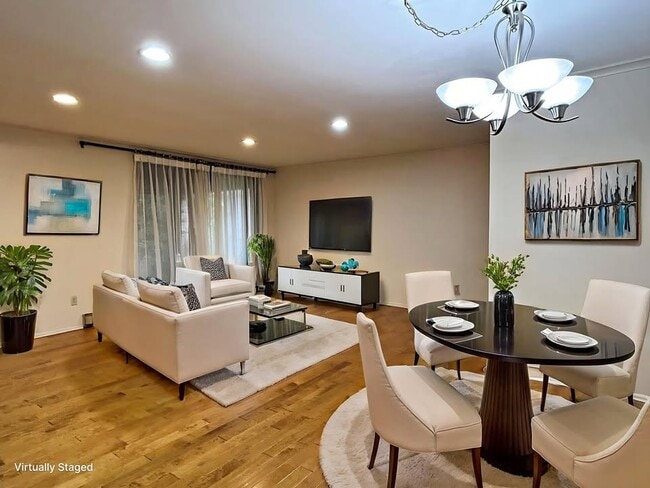 Photo - 1818 E Shorewood Blvd Unidad 310 Rental