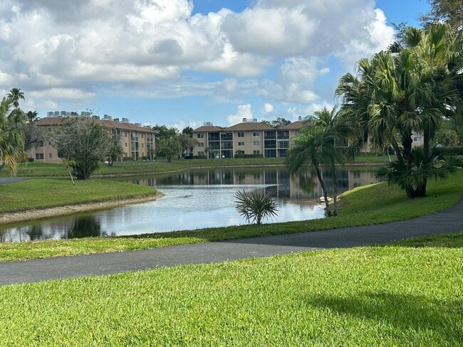 Building Photo - 7860 NW 50th St Unit 305
