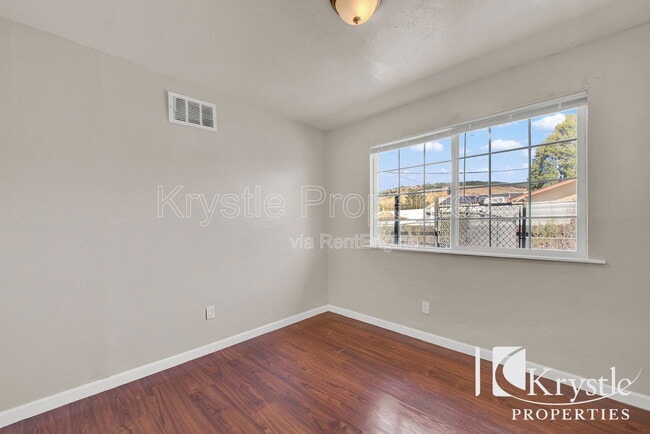 Photo - 178 Janice St