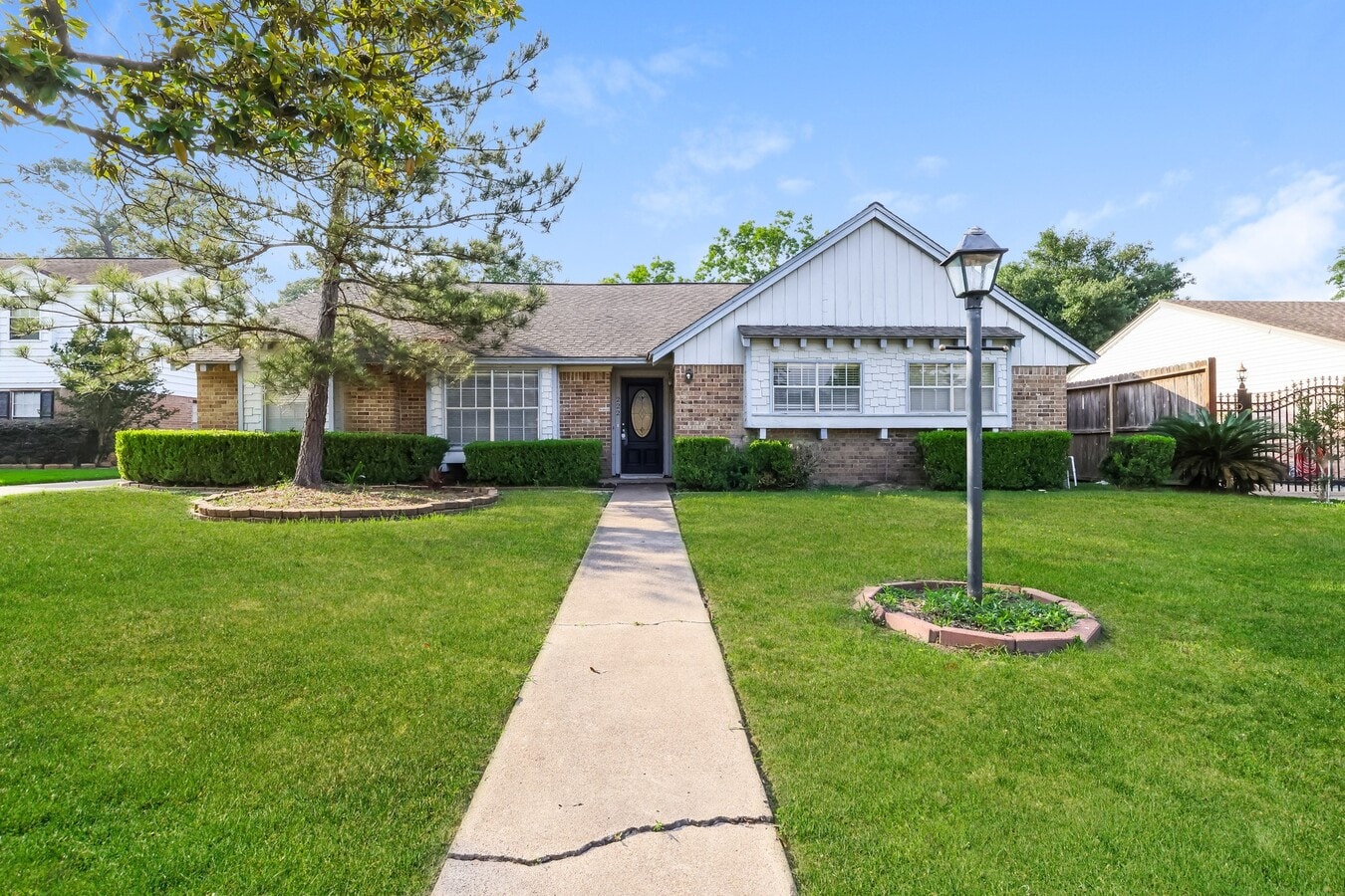 Photo - 222 Magic Oaks Dr