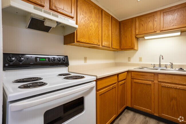 2BR, 1BA - 675SF - Kitchen