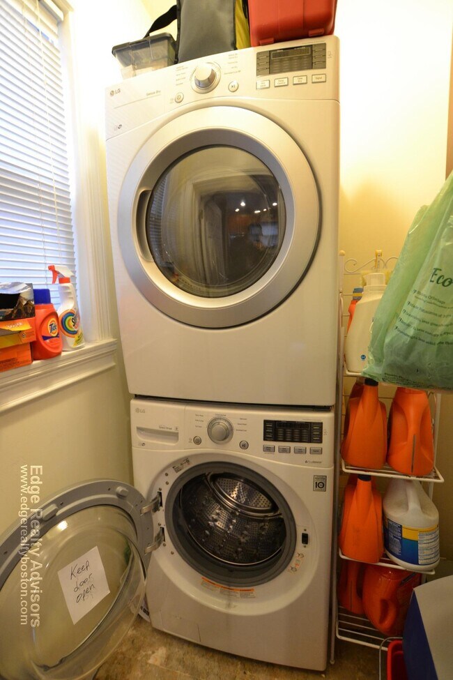 Photo - 16 Montfern Ave Unit 2