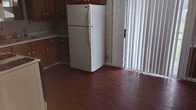 Photo - 1394 Carriage