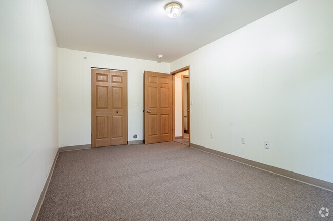 2BR, 1BA - 912SF - Bedroom