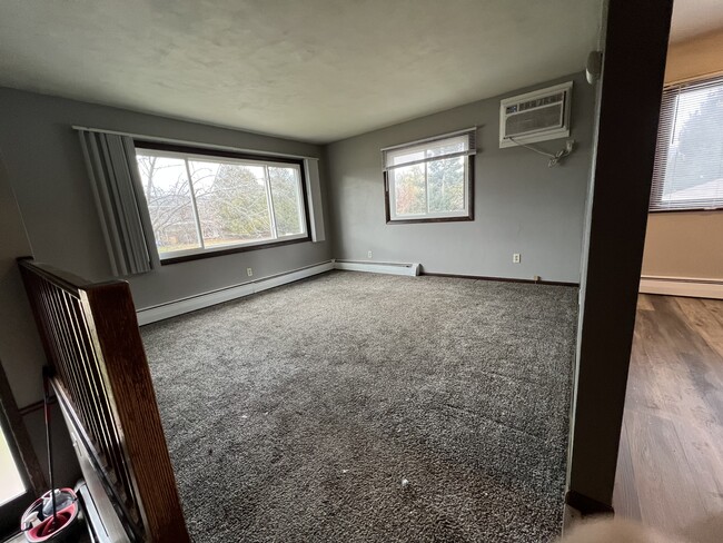 Living Room - 5415 Schmutzler St