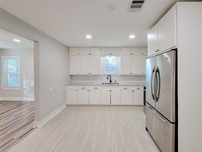 Building Photo - 1113 San Jacinto St