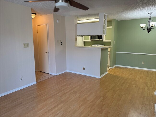 Photo - 2121 Hepburn St Unit 1102