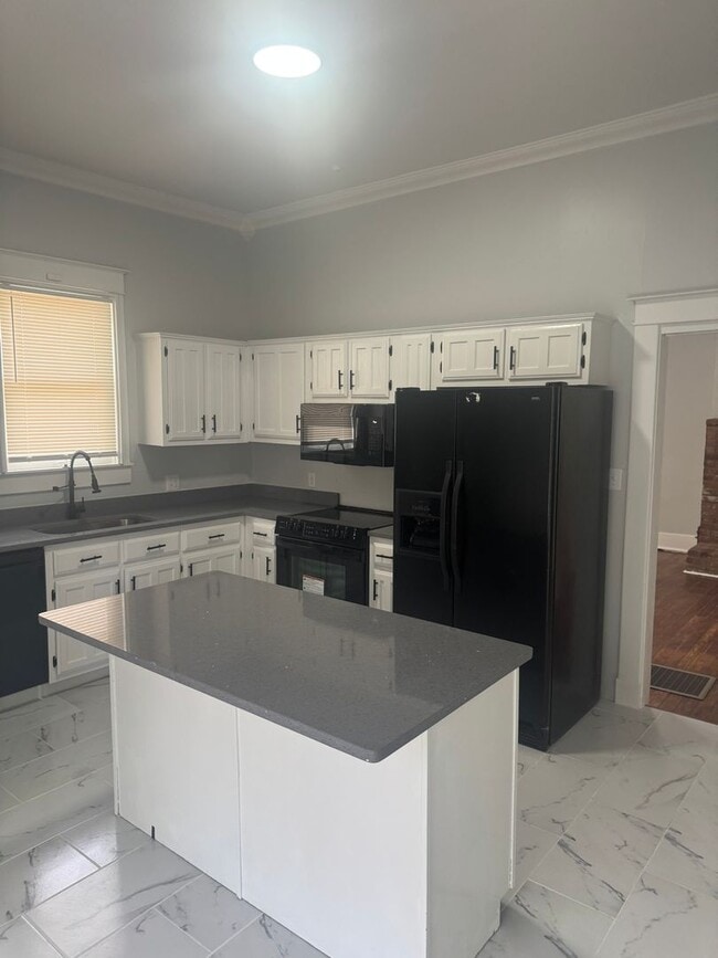 Photo - 2184 Cowden Ave