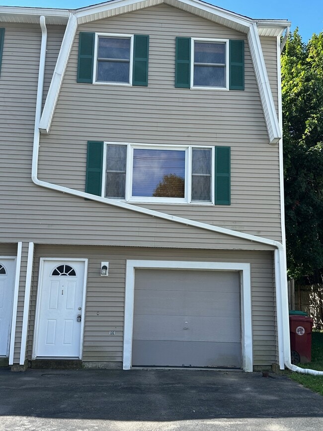 Building Photo - 19 Doane St Unit 1 Rental