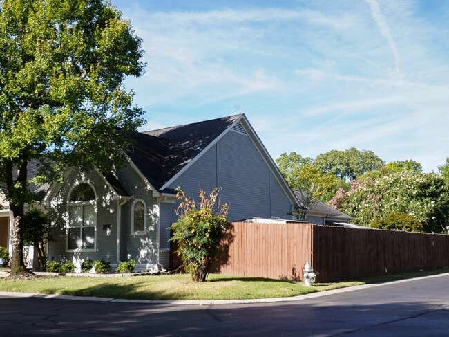 Building Photo - 1229 Misty Isle Dr