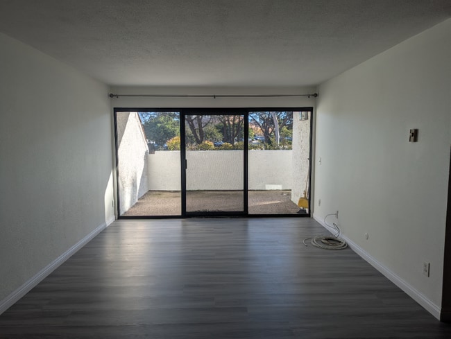 Photo - 8308 Regents Rd